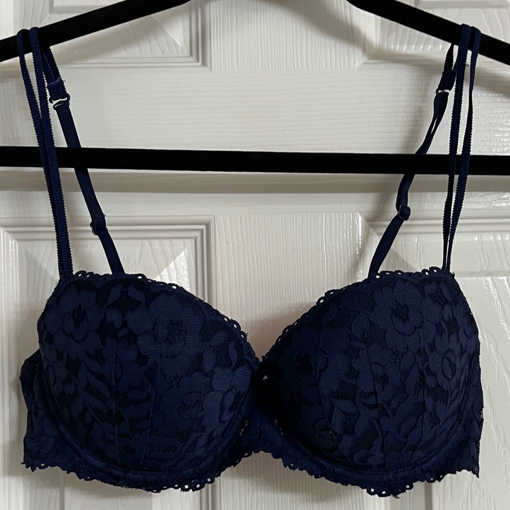 Victoria’s Secret Pink  bra size 36B, good condition pre-owned.